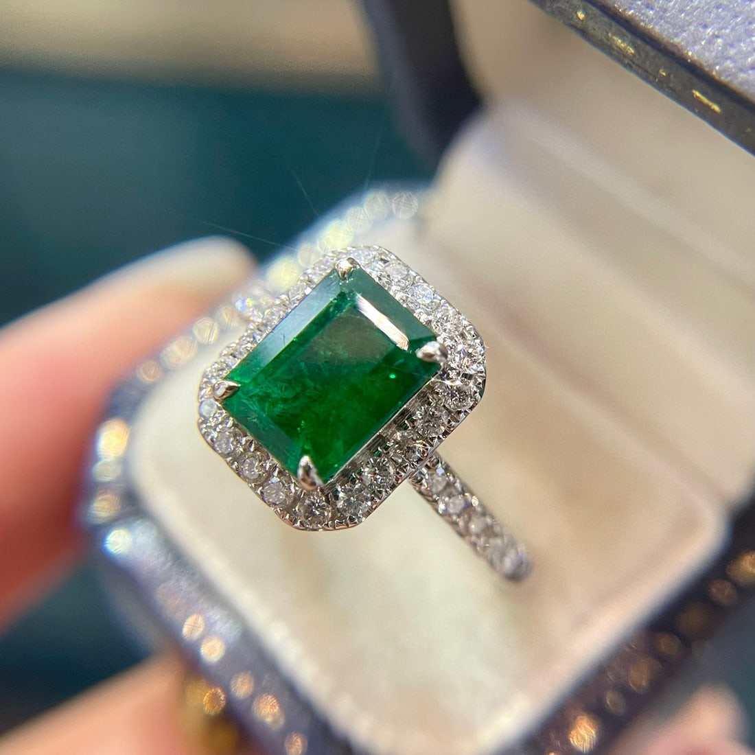14K GOLD 1.7 CT VIVID GREEN NATURAL EMERALD & DIAMOND RING - 5