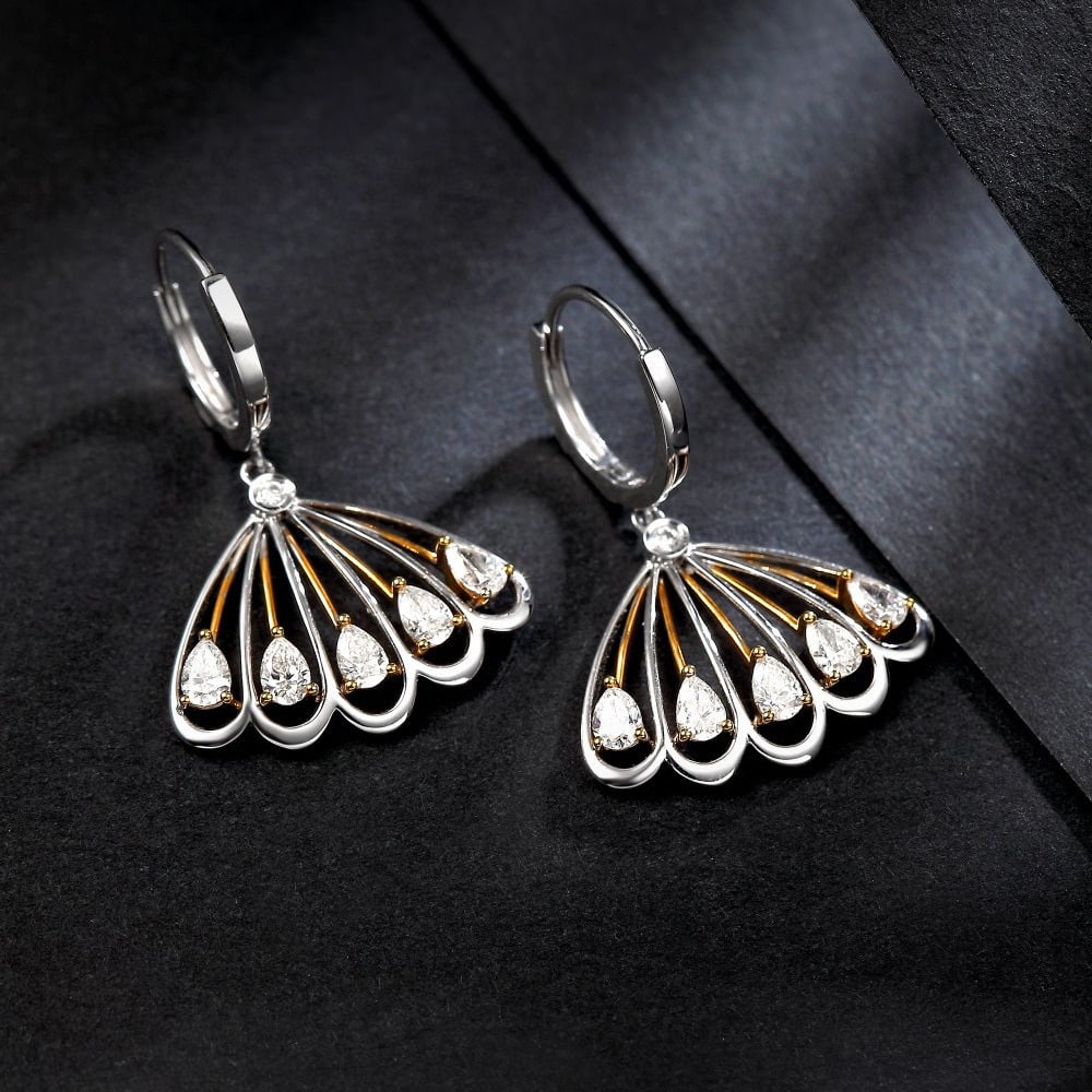 14K GOLD 0.71 CTW NATURAL H DIAMOND EARRINGS: Title:14K GOLD 0.71 CTW NATURAL H DIAMOND EARRINGSDescription:Ref:230528340Gold Content:14K GoldMain Gemstone:DiamondNumber of stones:10Shape:PearCarat Weight:0.69ct Clarity