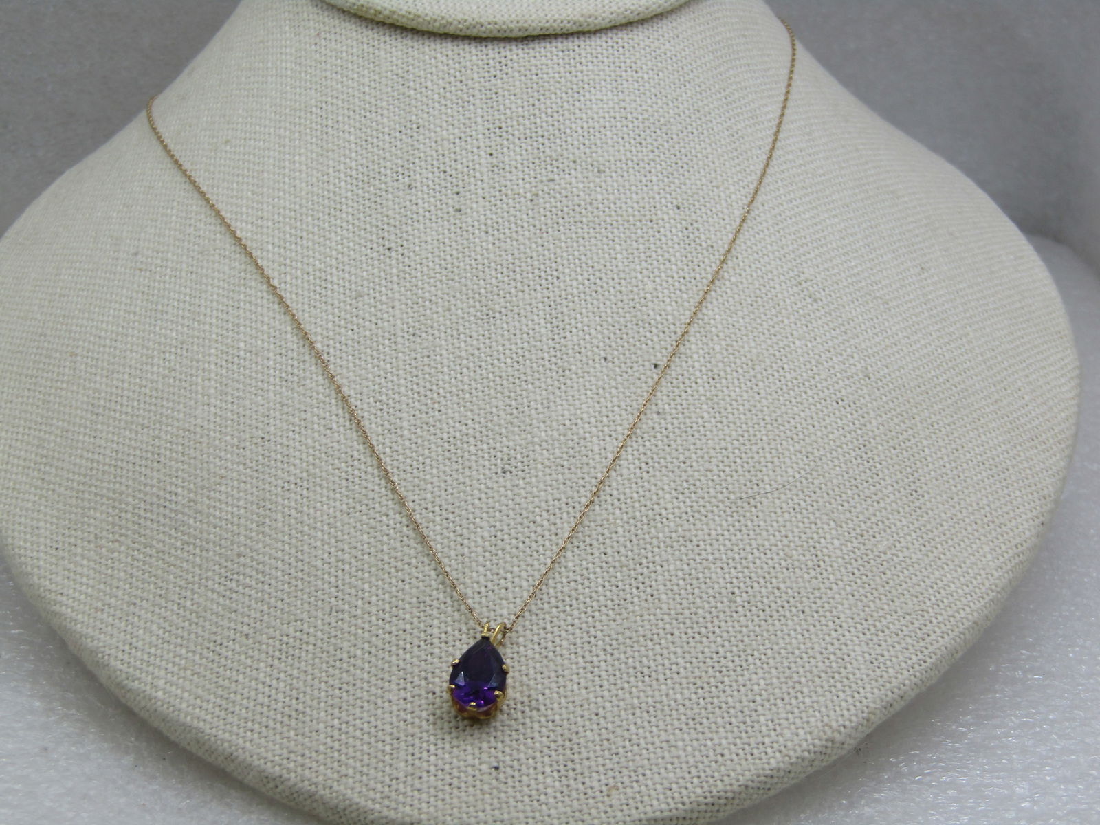 Vintage 14kt Amethyst Solitaire Necklace, 18.75", .55ctw: Title:Vintage 14kt Amethyst Solitaire Necklace, 18.75", .55ctwDescription:Vintage 14kt Amethyst Solitaire Necklace, 18.75", . 1.33 ct, Yellow gold chain that is appx. .6mm rope chain with spring