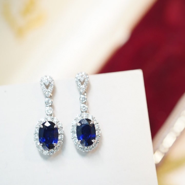 14K GOLD 1.25 CT NATURAL SAPPHIRE & DIAMOND EARRINGS: Title:14K GOLD 1.25 CT NATURAL SAPPHIRE & DIAMOND EARRINGSDescription:Ref:230528342Gold Content:14K GoldMain Gemstone:SapphireNumber of stones:2Shape:OvalCarat Weight:1.25ct Color:Royal