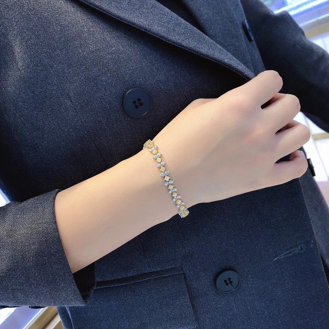 14K GOLD 0.69 CTW NATURAL YELLOW DIAMOND & DIAMOND PENDANT - 8