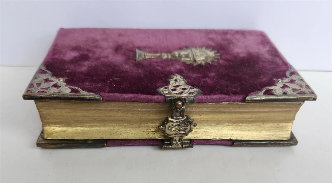 1880s PRAYER BOOK w/ VELVET BINDING in German ANTIQUE (1 of 14)