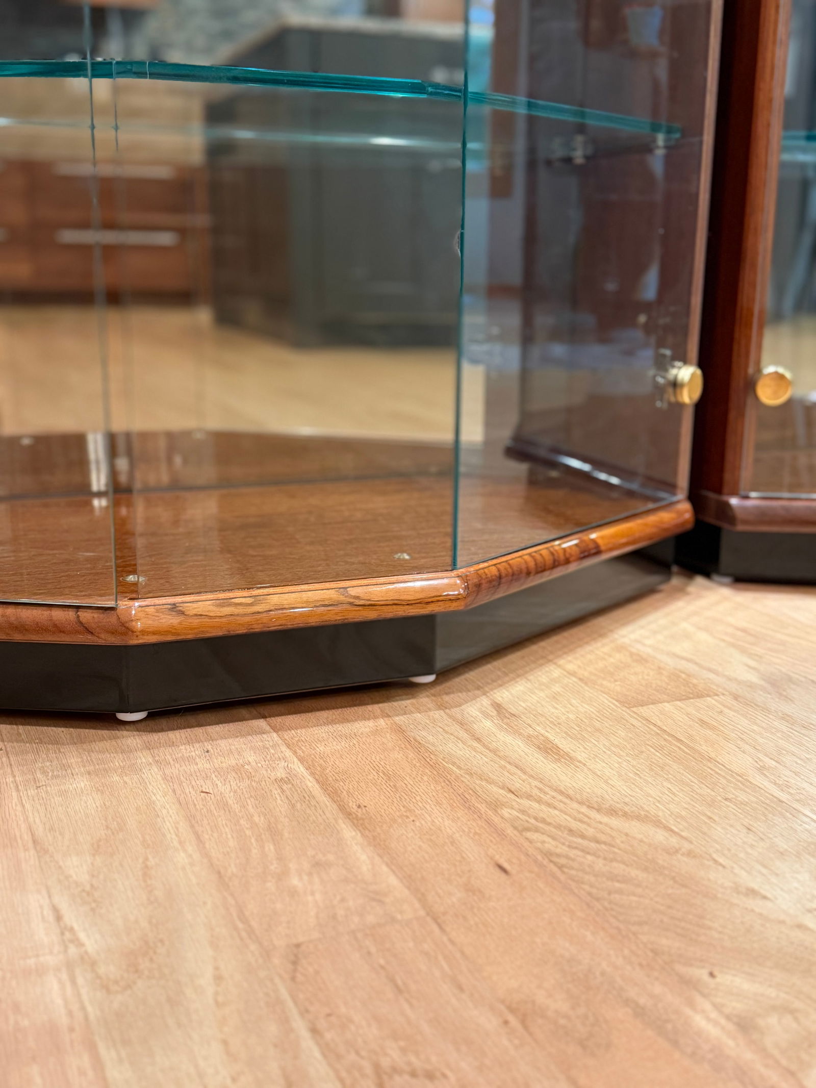 Henredon Cherry Wood Vitrine Illuminated Display Cabinets Book Matched Pair - 17