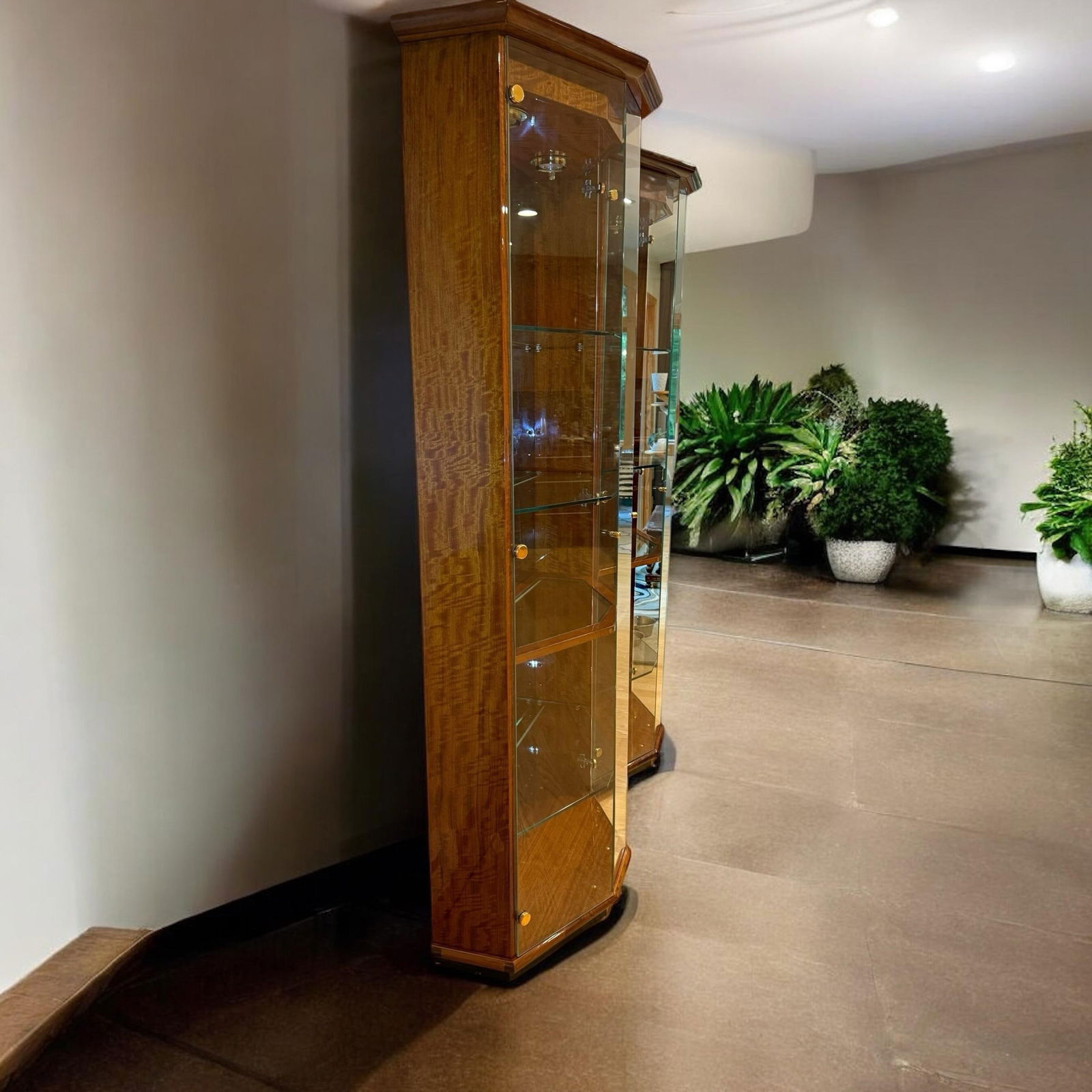 Henredon Cherry Wood Vitrine Illuminated Display Cabinets Book Matched Pair - 3