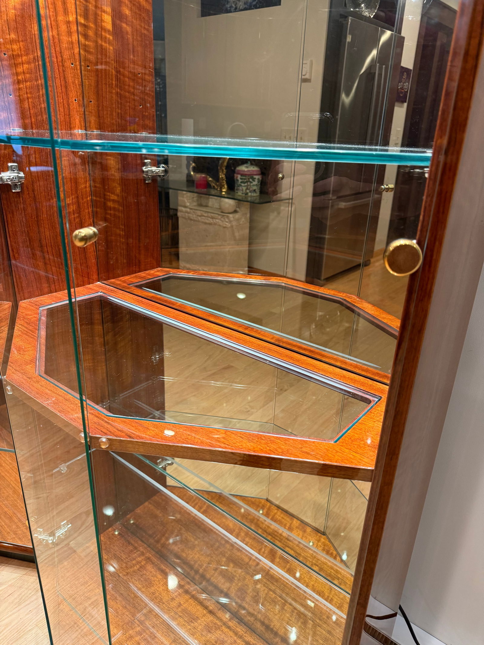 Henredon Cherry Wood Vitrine Illuminated Display Cabinets Book Matched Pair - 7