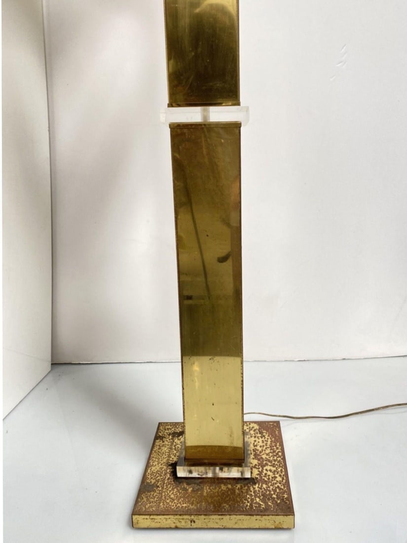 High Style Modern Lucite Acrylic and Brass Floor Lamp, Circa 1970 - 5