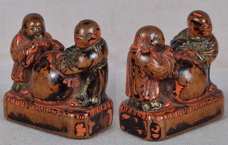 Early 19c Negoro lacquer netsuke CHINESE SCHOLARS - 3