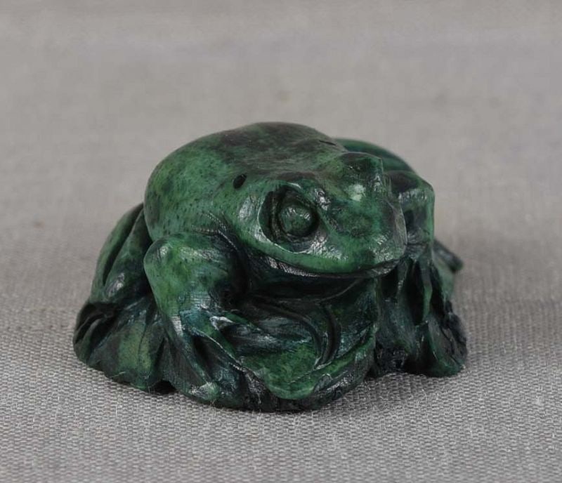 1930s stag antler netsuke FROG on leaf - 3