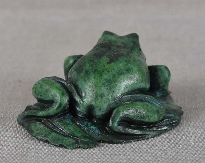1930s stag antler netsuke FROG on leaf - 4