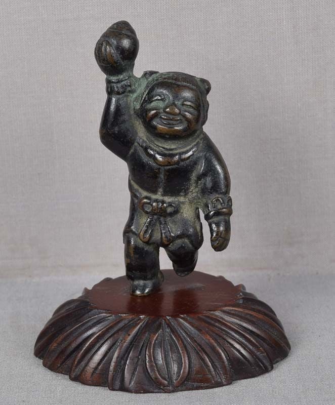 18c Chinese bronze sculpture BOY with Precious Gem: 18th century Chinese bronze sculpture of a running boy holding a Precious Gem in his raised hand. Unusual image, wonderful casting and detailing - see his smiling face and knots of his robe.