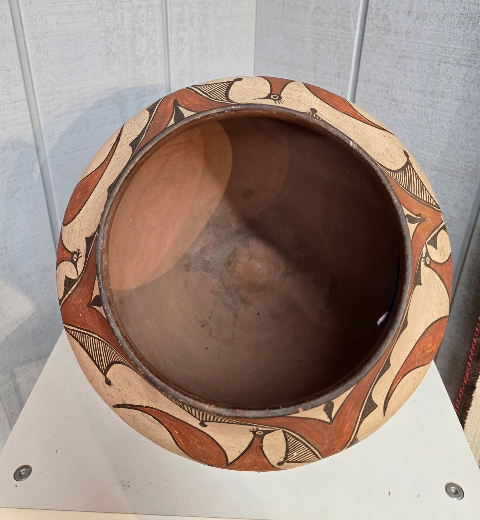 Country mouse: Title: Country mouse Dimension: 10" x 7.5" x 5.25" Description: Homemade and painted wooden mouse. Last half 20th century. Mint and cute as a button. Shipping: Domestic: Flat-rate of $15.00 to anywher