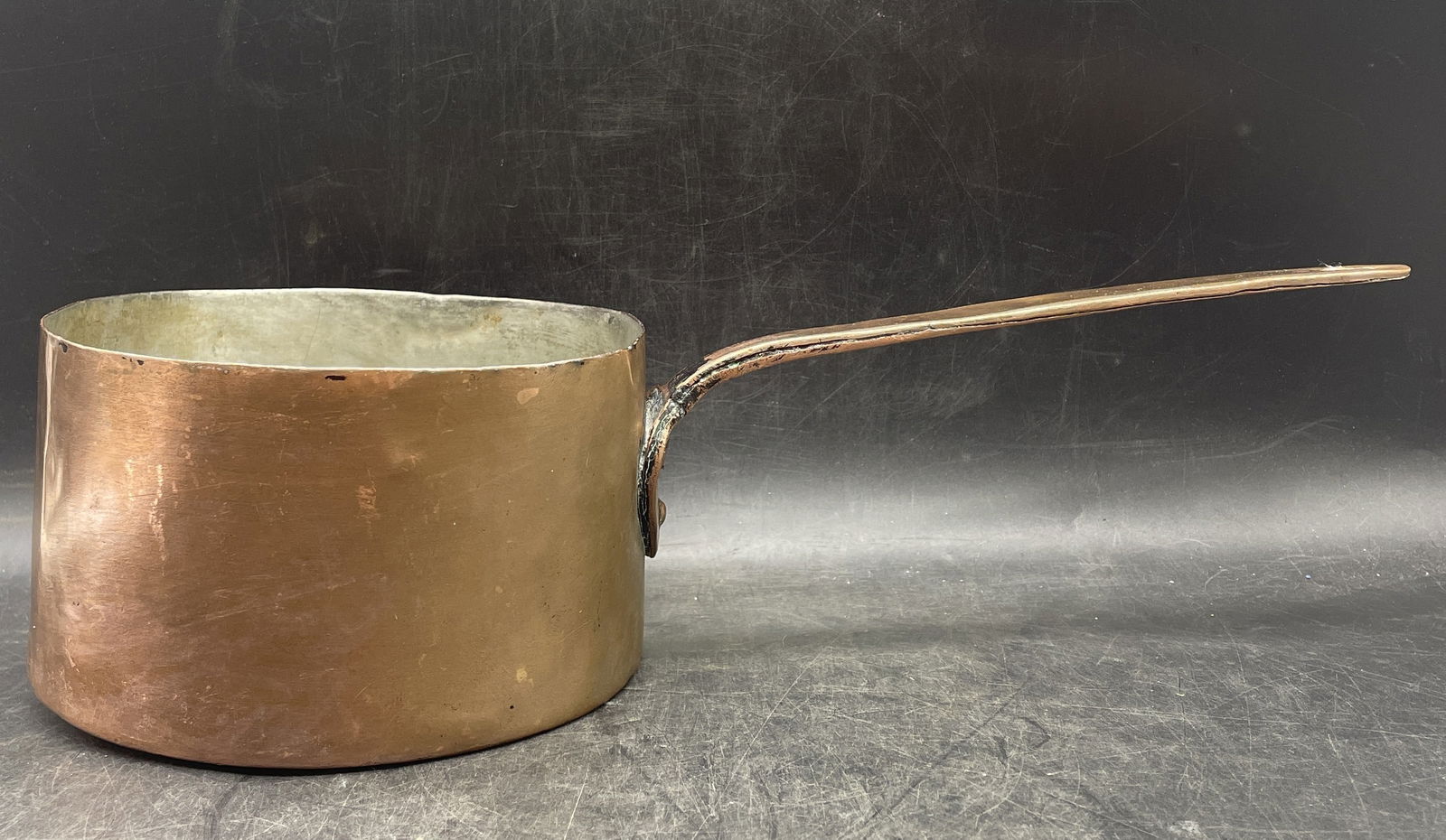 Large hand forged copper pot. Marked 55. Capacity 2quarts. - 3