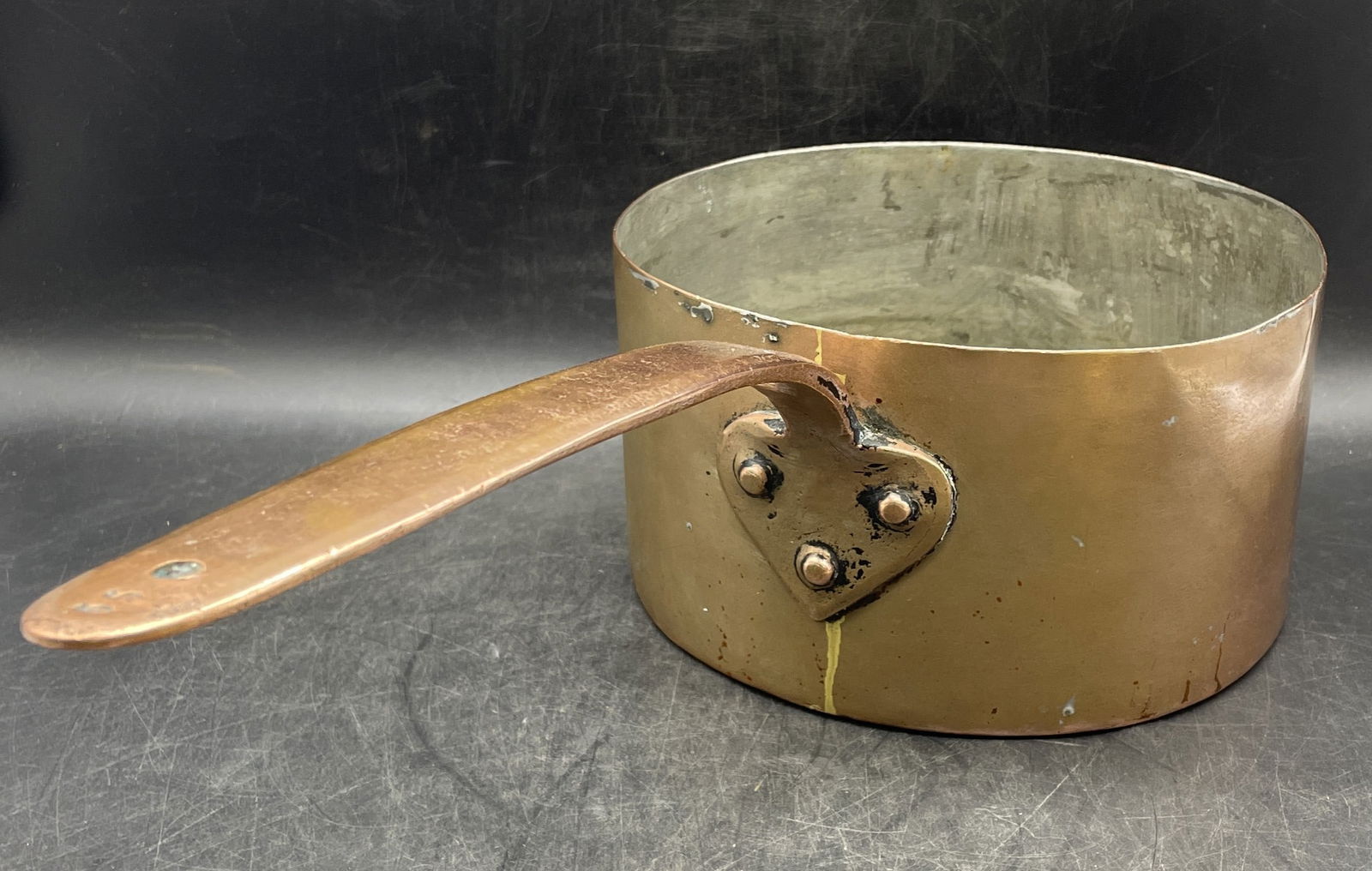 Large hand forged copper pot. Handle marked 55. Capacity 3.75 quarts. - 2