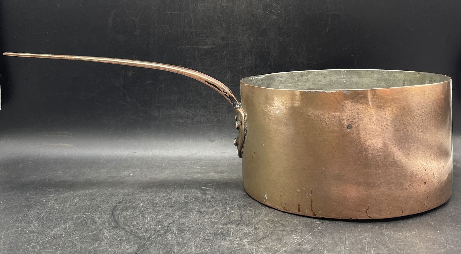 Large hand forged copper pot. Handle marked 55. Capacity 3.75 quarts. - 3