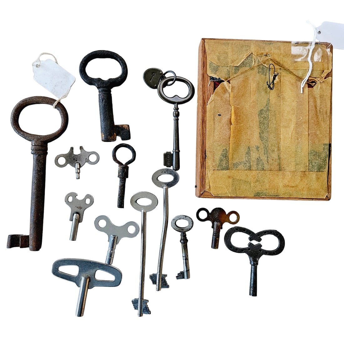 Collection of vintage skeleton and clock winding keys. - 2