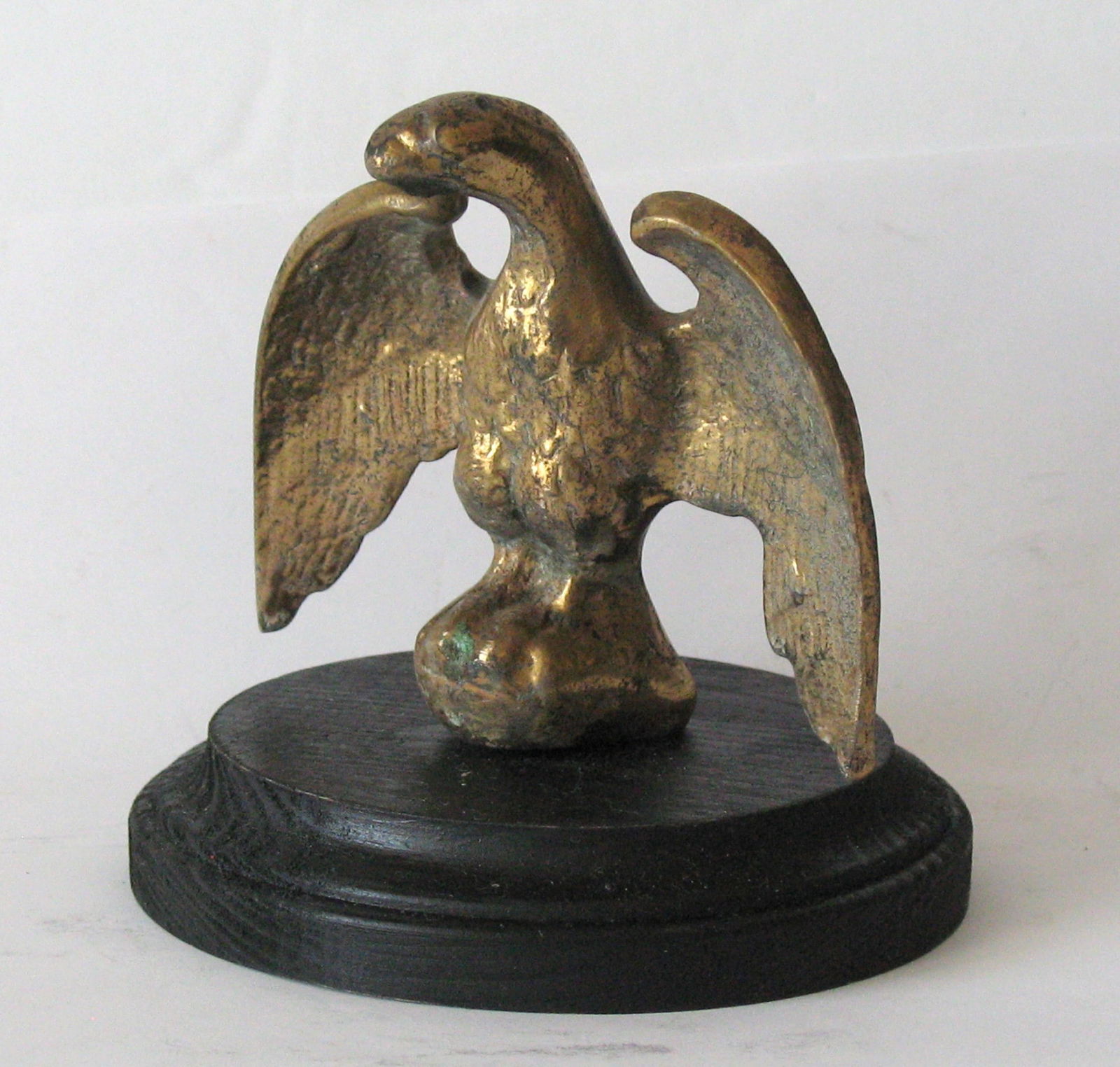 Vintage cast brass eagle paper weight. - 2