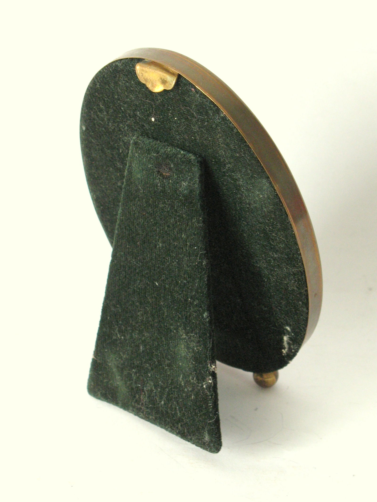 Antique oval brass picture frame. - 2