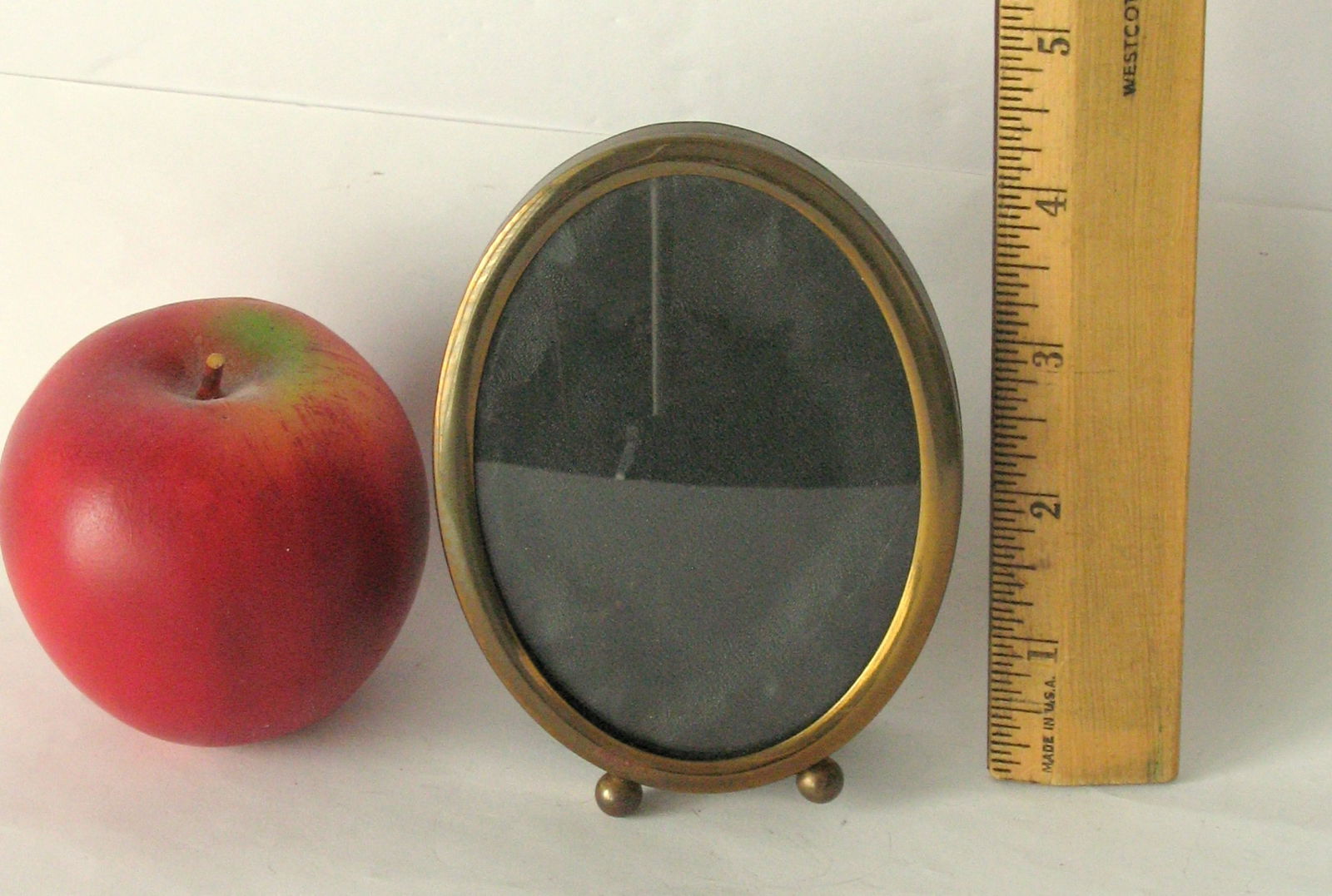 Antique oval brass picture frame. - 3