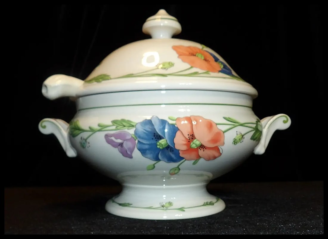 7 7/8”Tureen & Lid Amapola Pattern by Villeroy & Boch - 4