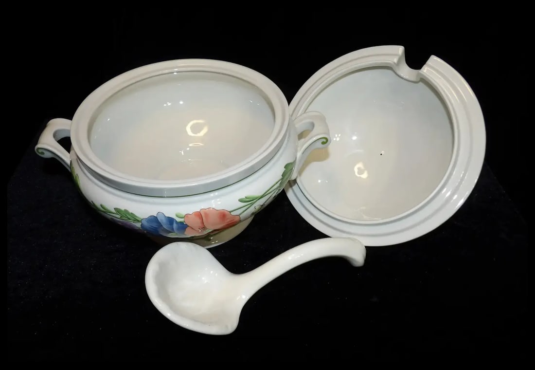 7 7/8”Tureen & Lid Amapola Pattern by Villeroy & Boch - 6