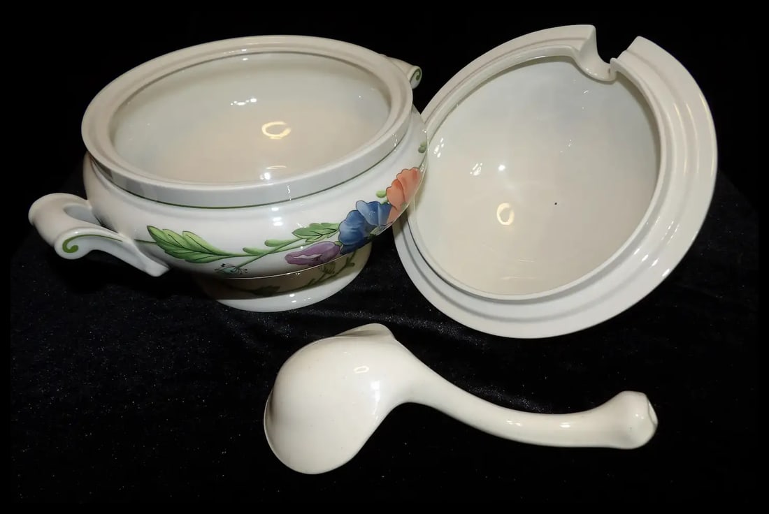 7 7/8”Tureen & Lid Amapola Pattern by Villeroy & Boch - 7