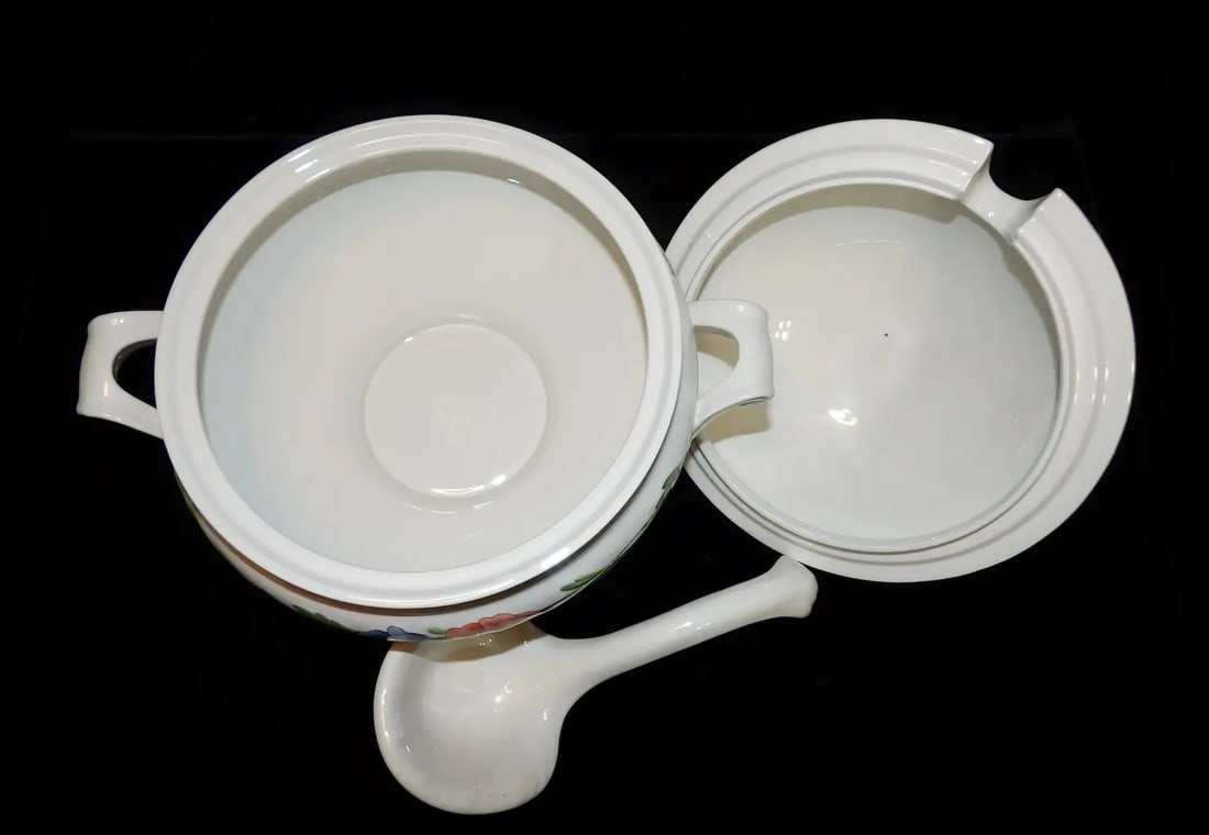 7 7/8”Tureen & Lid Amapola Pattern by Villeroy & Boch - 9