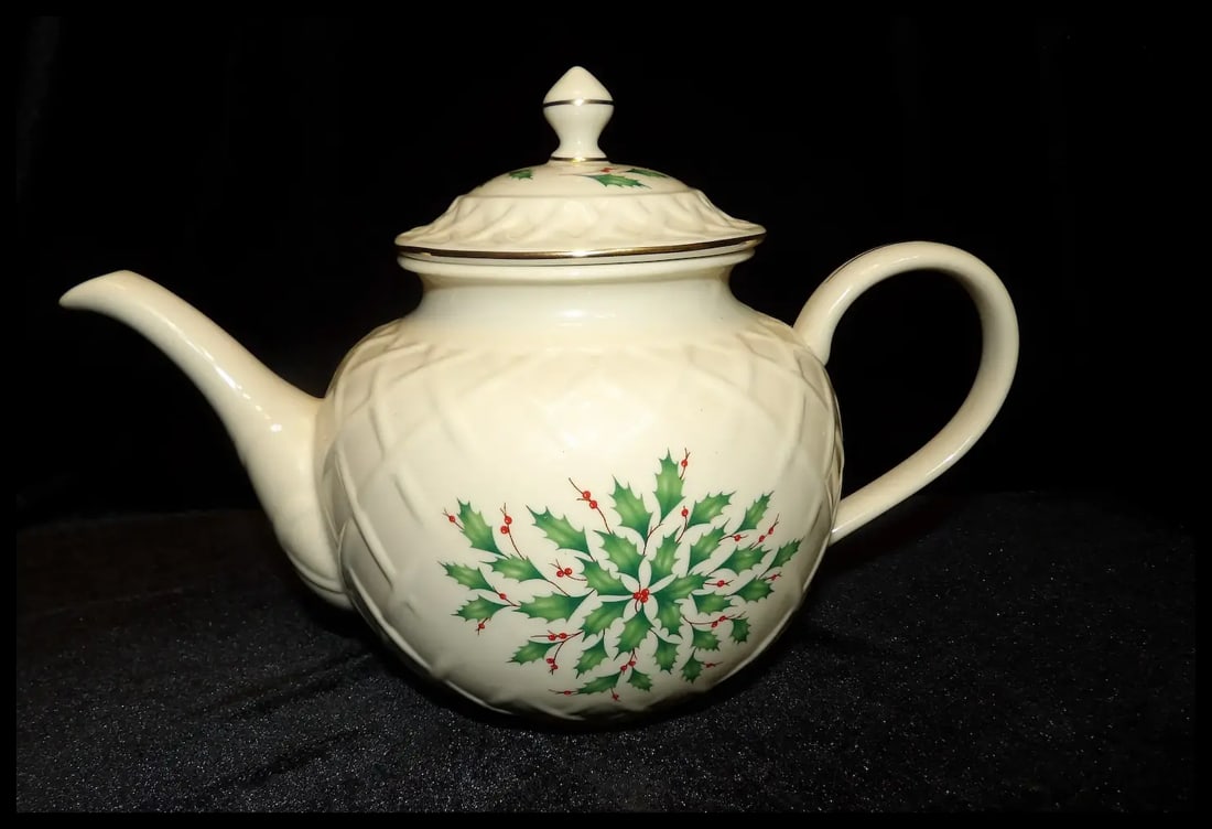 Lenox Dimensions Series Holly Berries with Gold Accents Teapot - 2