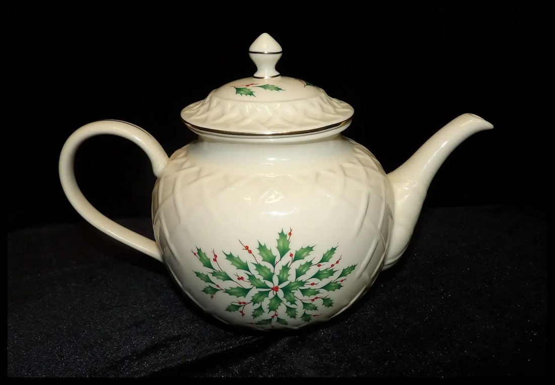 Lenox Dimensions Series Holly Berries with Gold Accents Teapot - 4