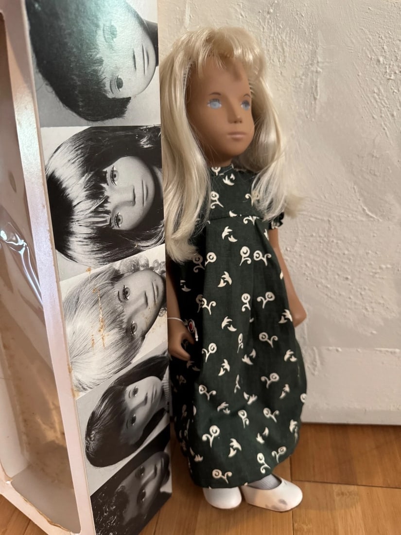 SASHA 16” Doll Long Green Dress, Blonde Trendon England w/box (1 of 6)