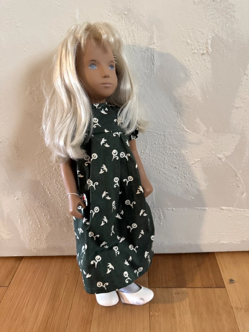 SASHA 16” Doll Long Green Dress, Blonde Trendon England w/box - 6