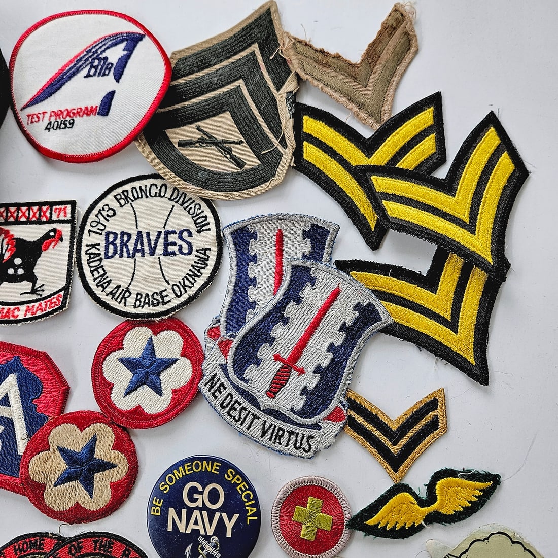 Assorted Vintage and Modern US Military Patches and Pins - 3