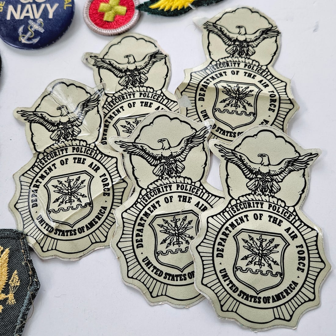 Assorted Vintage and Modern US Military Patches and Pins - 4