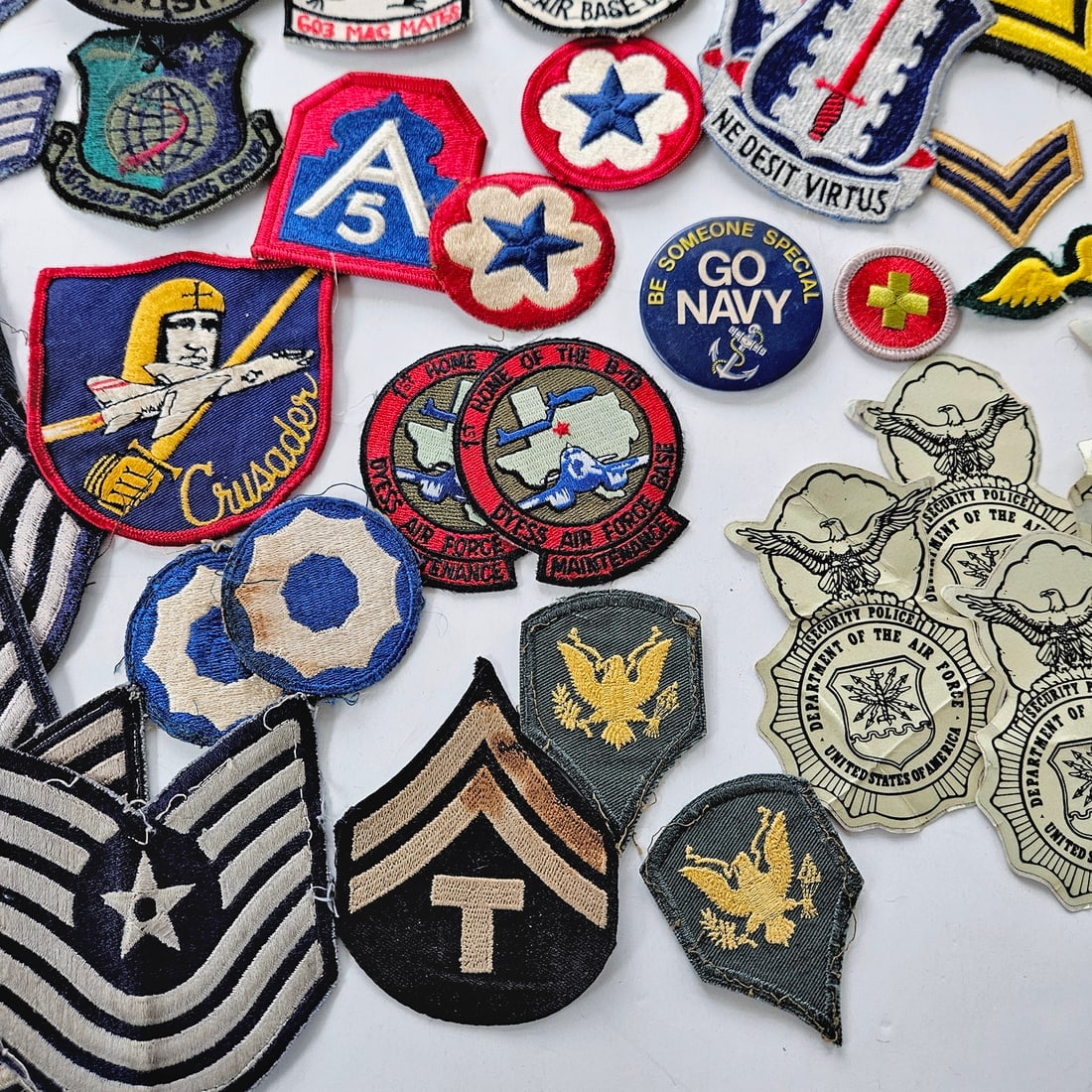 Assorted Vintage and Modern US Military Patches and Pins - 5