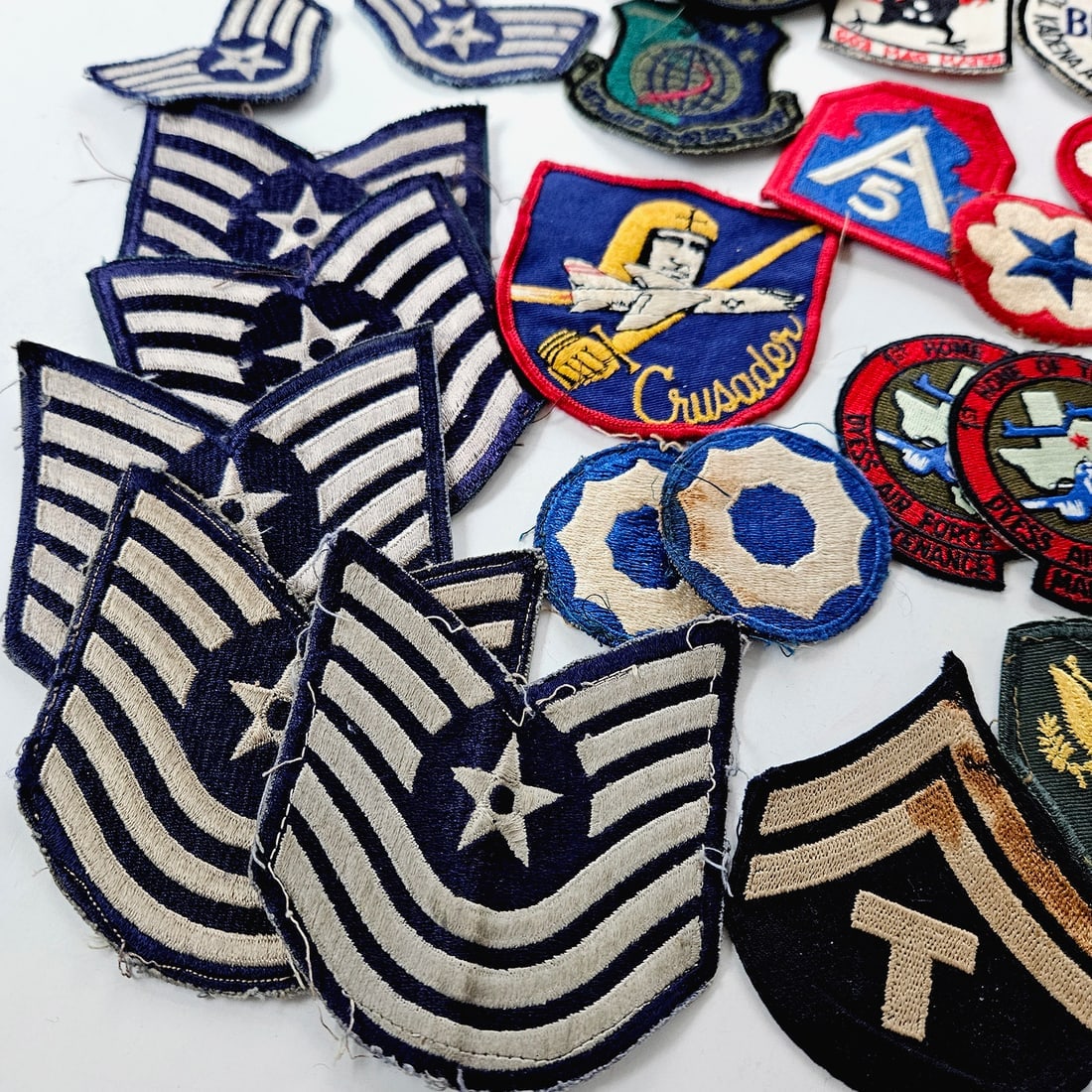 Assorted Vintage and Modern US Military Patches and Pins - 6