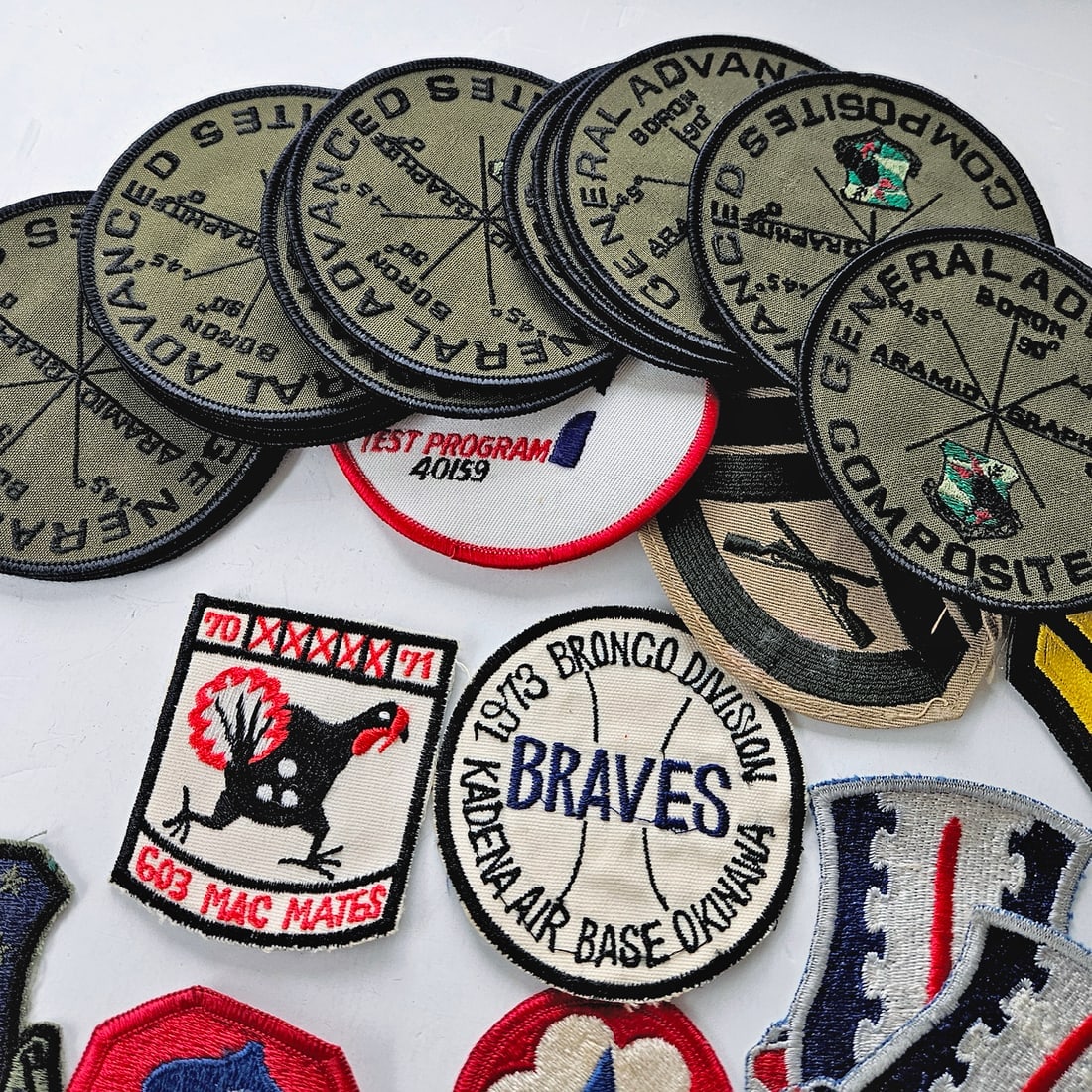 Assorted Vintage and Modern US Military Patches and Pins - 7