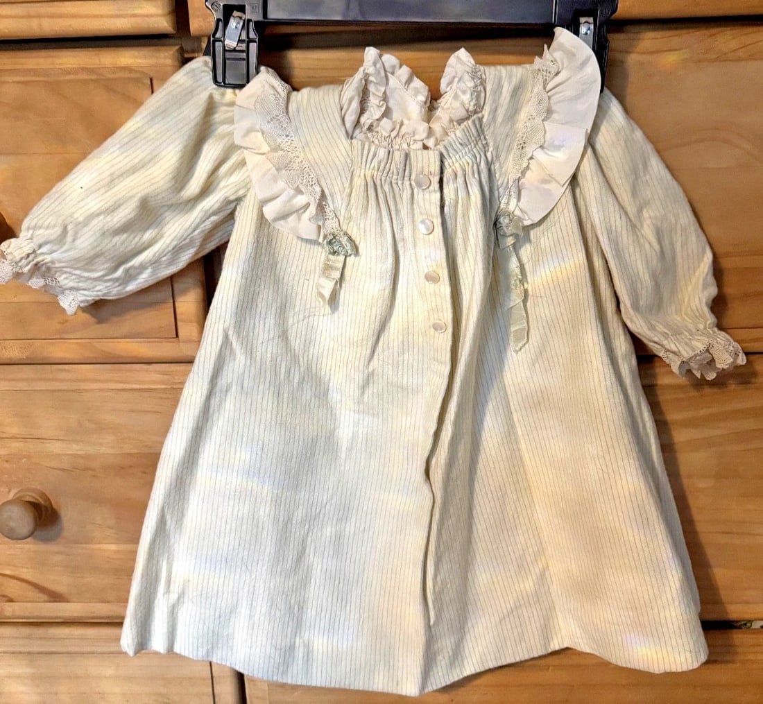 Antique edwardian baby Doll Dress coat 1900s cream /blue stripe: This antique Edwardian baby doll dress coat from the 1900s is a charming piece with a cream and blue stripe design. The original dress coat from the classic Edwardian era, making it a unique and