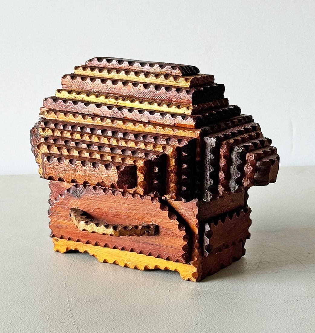 Historically Important Gus Wynn Tramp Art Box - 2