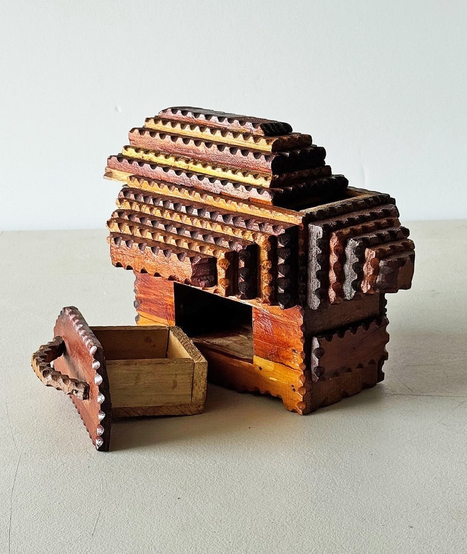 Historically Important Gus Wynn Tramp Art Box - 3