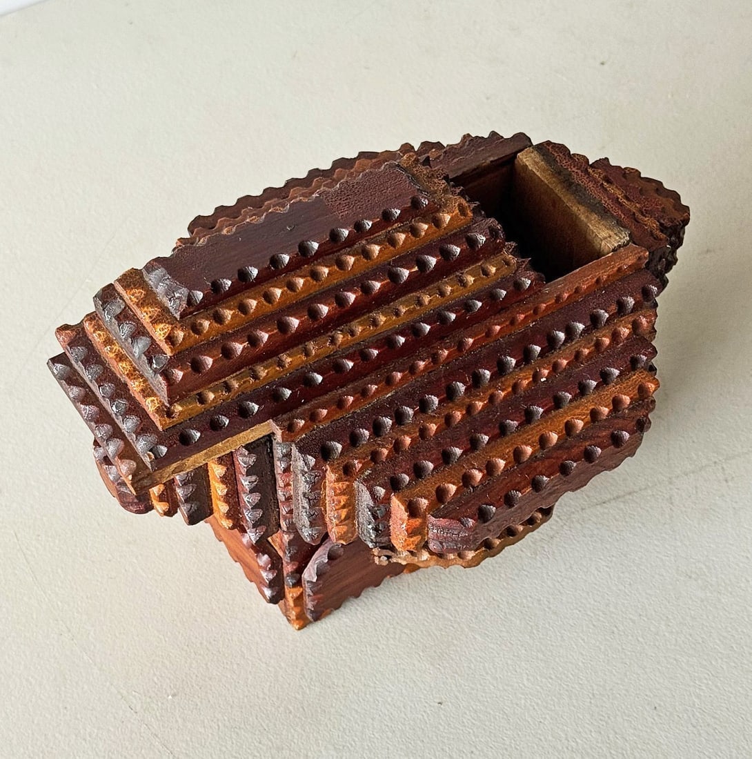 Historically Important Gus Wynn Tramp Art Box - 5