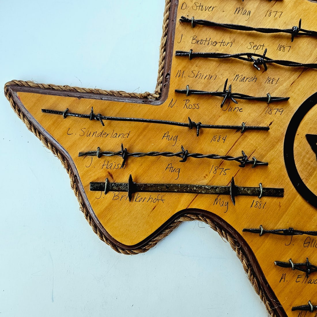 Texas-Shaped Barbed Wire Sample Display 19 cuts - 4