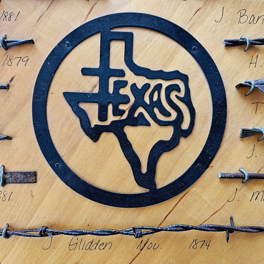 Texas-Shaped Barbed Wire Sample Display 19 cuts - 7