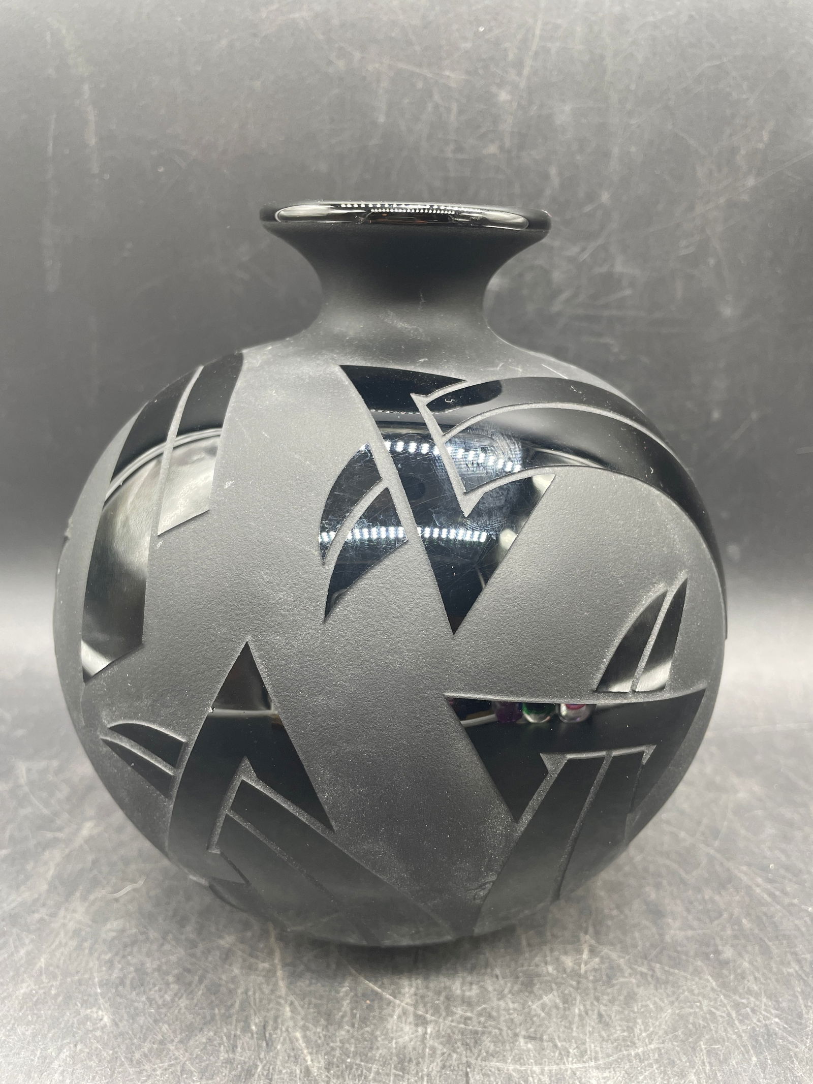 STEVEN CORREIA BLACK VASE SIGNED NUMBERED - 2