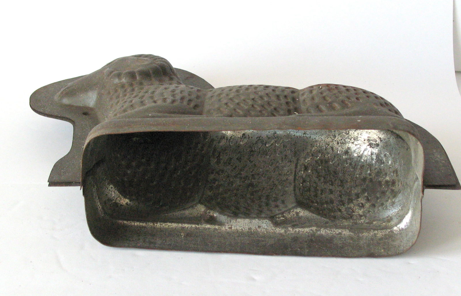Antique two piece tin sheep sharped butter mold. - 4