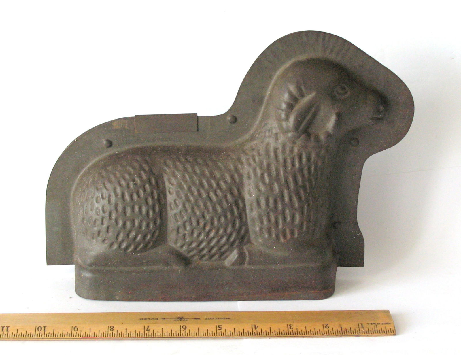 Antique two piece tin sheep sharped butter mold. - 5
