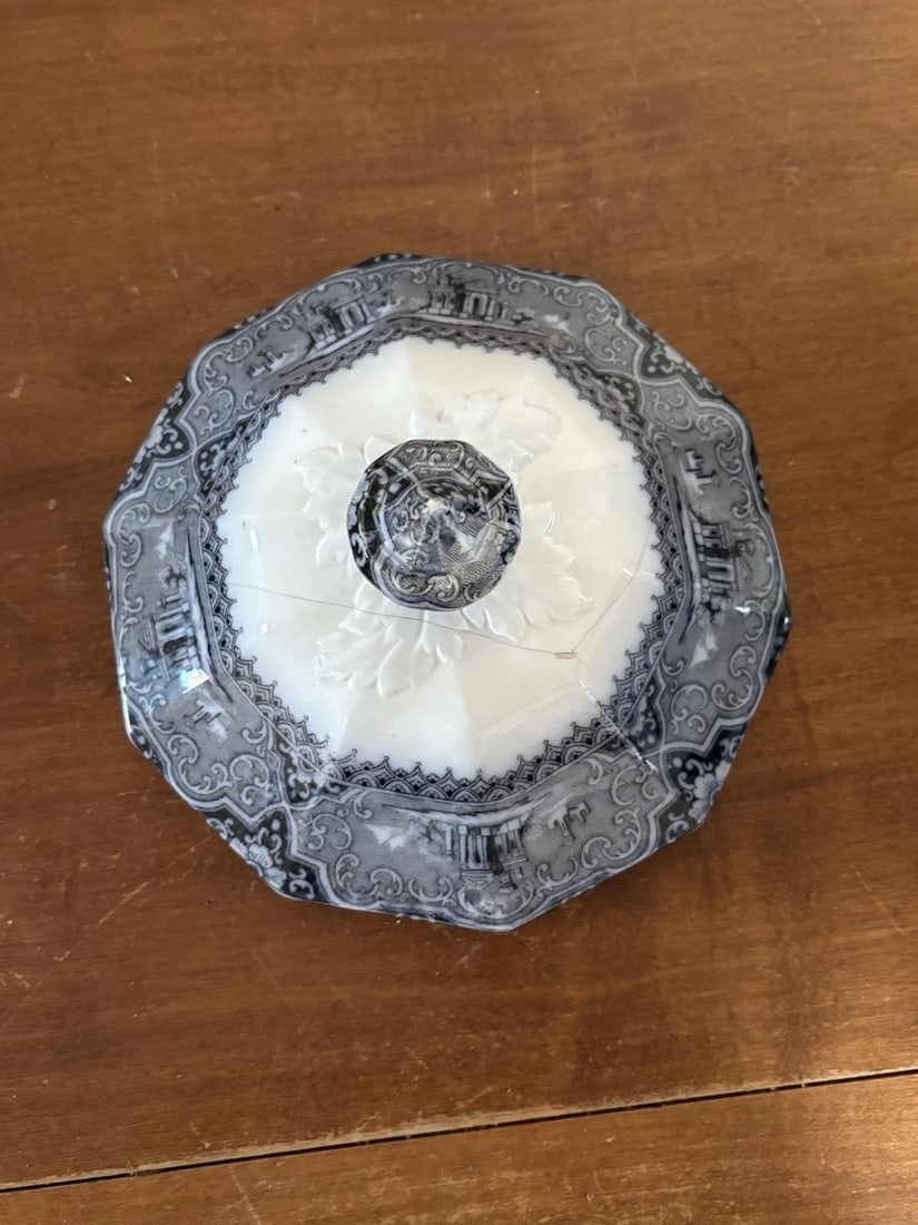 Athens Mulberry Chamber Pot W/ Lid - 4