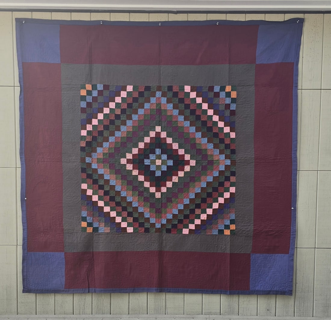 Amish sunshine and shadow quilt (1 of 3)
