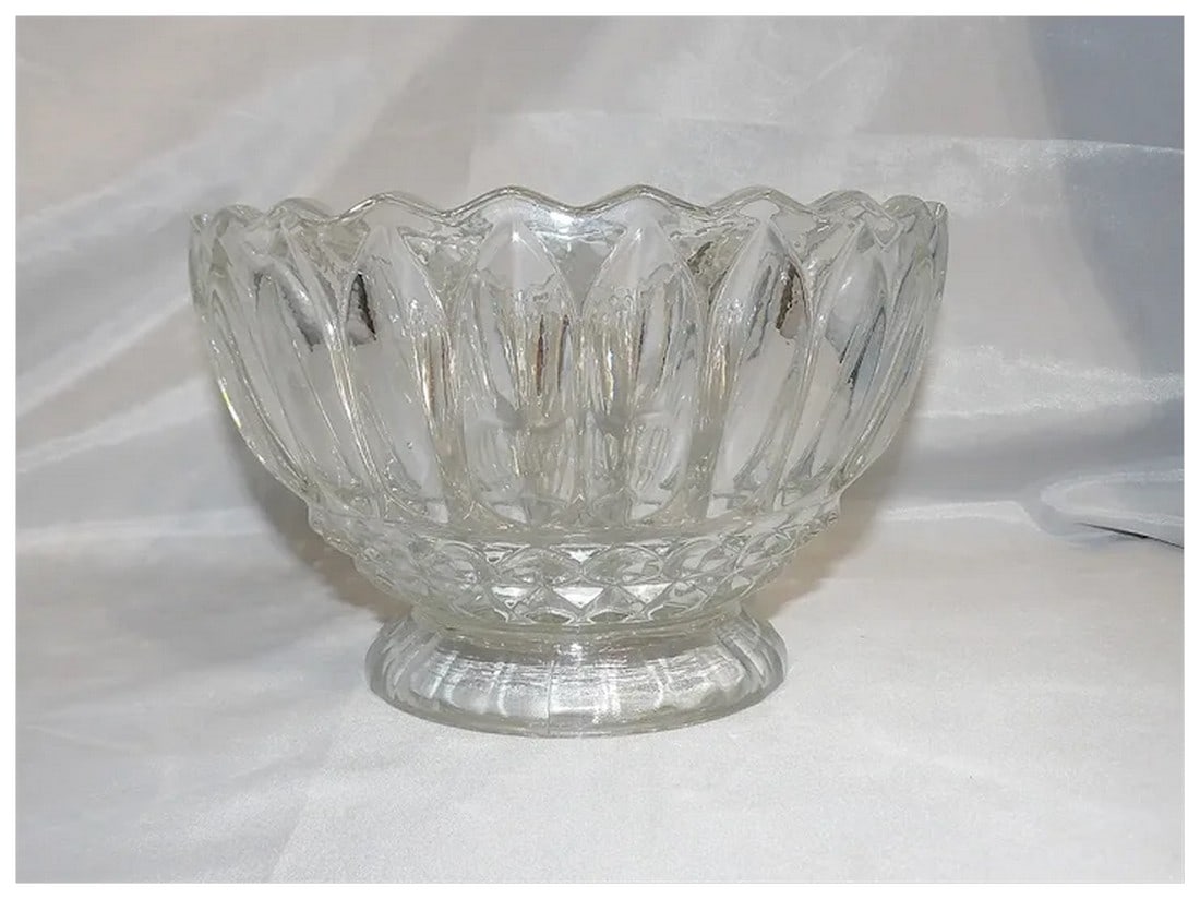 Vintage Indiana Glass 'Lotus Blossom' Bowl: Scalloped Edge, Diamond Detail - 2