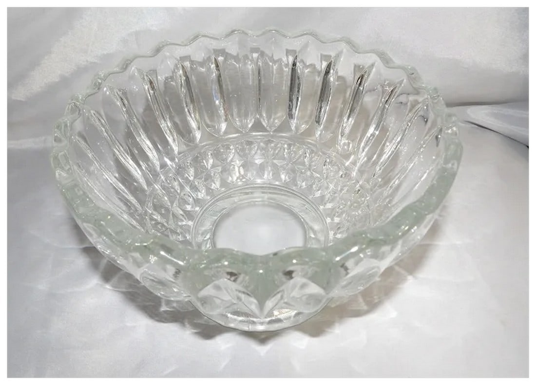 Vintage Indiana Glass 'Lotus Blossom' Bowl: Scalloped Edge, Diamond Detail - 4