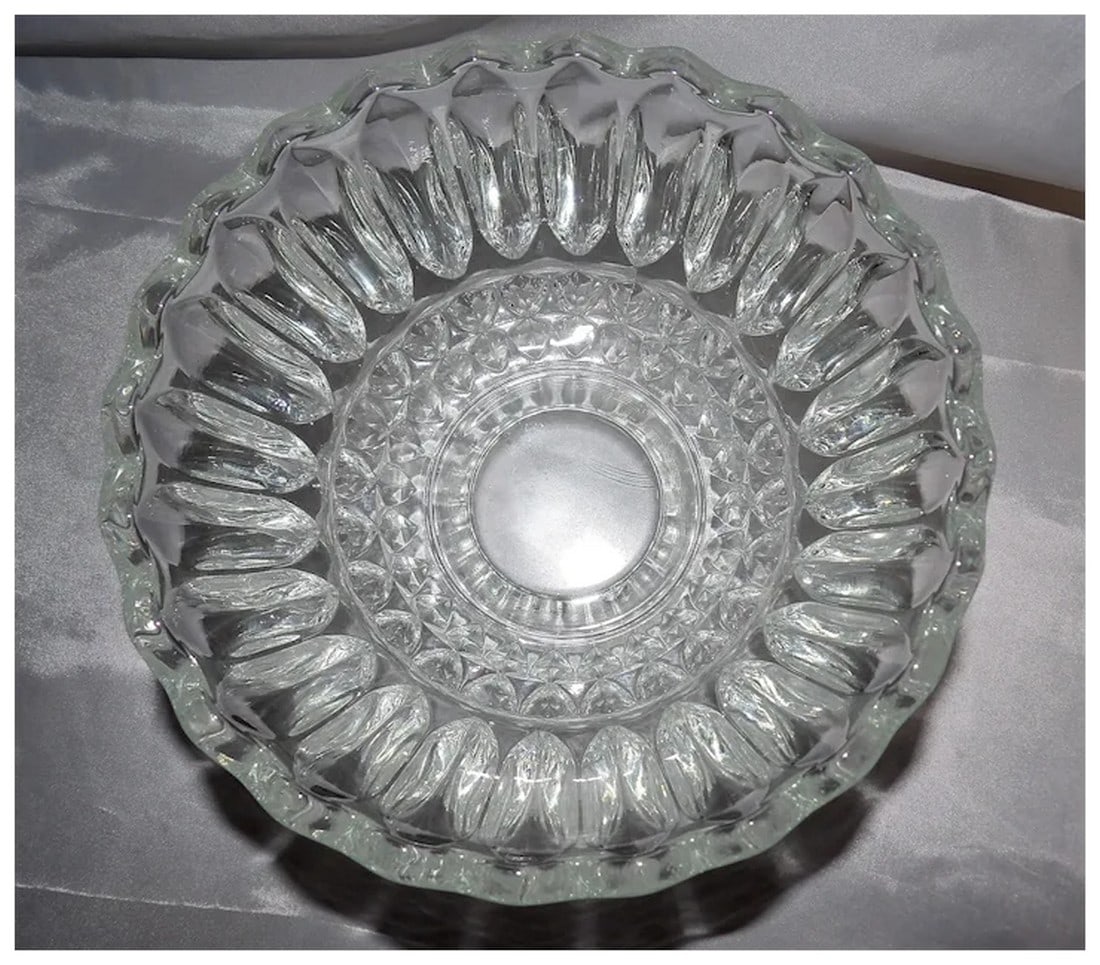 Vintage Indiana Glass 'Lotus Blossom' Bowl: Scalloped Edge, Diamond Detail - 5