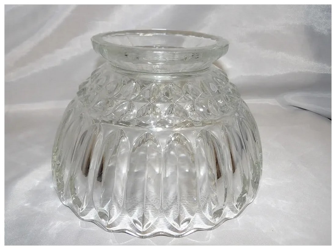 Vintage Indiana Glass 'Lotus Blossom' Bowl: Scalloped Edge, Diamond Detail - 6